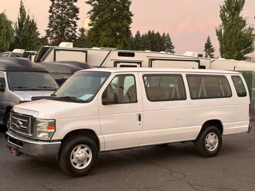 2008 Ford E-350 photo 1