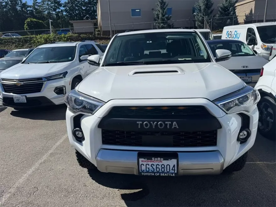2023 Toyota 4Runner TRD Off-Road Premium photo 1