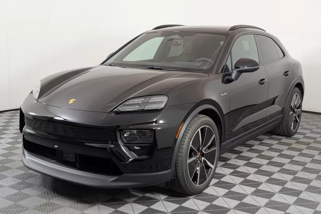 2025 Porsche Macan Electric 4 photo 1