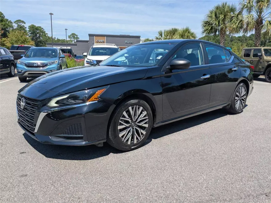 2024 Nissan Altima 2.5 SV photo 1