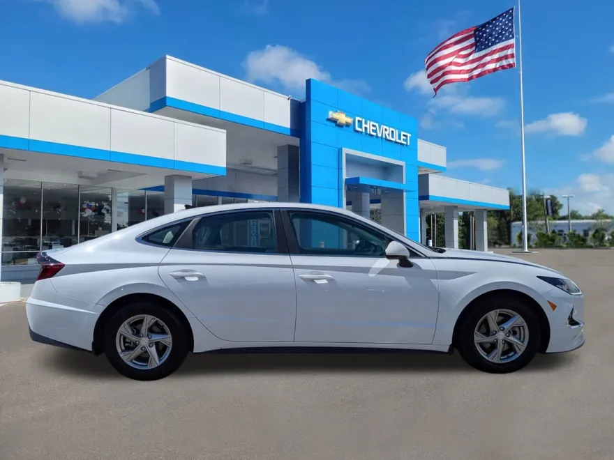 2022 Hyundai Sonata SE photo 1