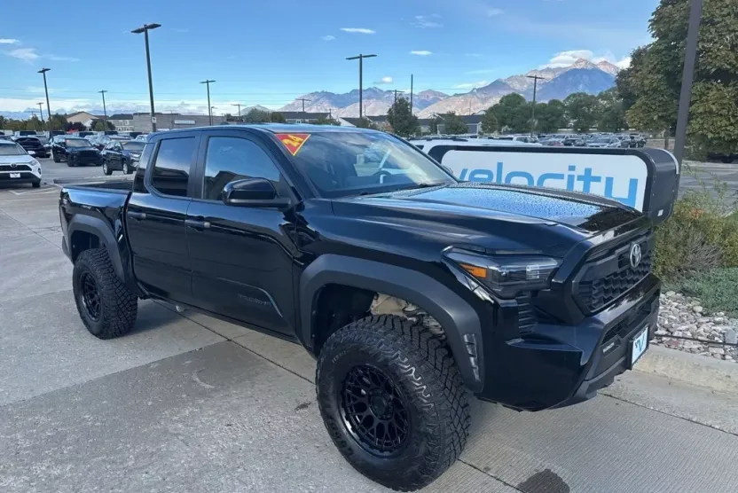 2024 Toyota Tacoma SR5 photo 1