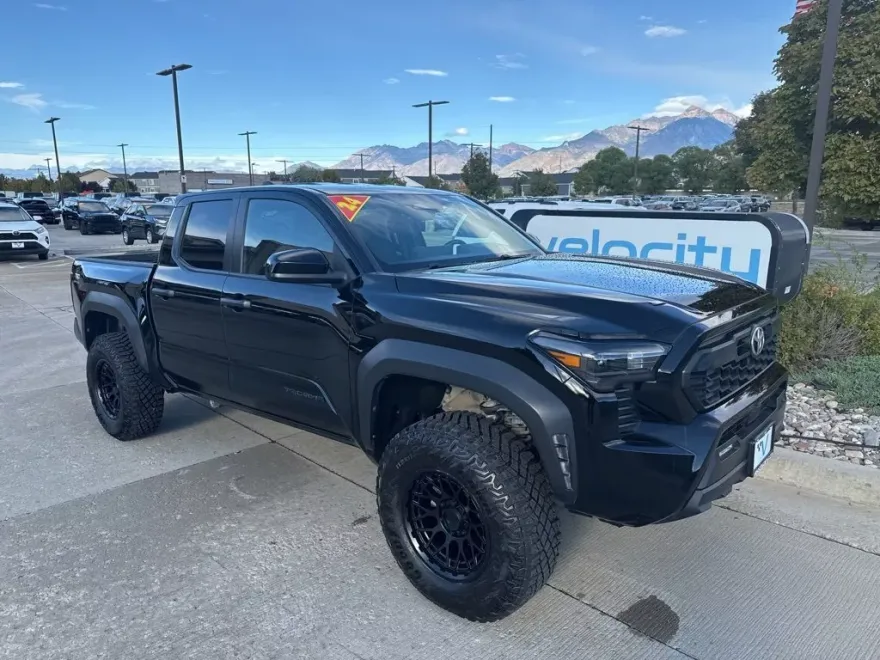 2024 Toyota Tacoma SR5 photo 1