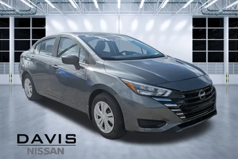 2025 Nissan Versa 1.6 S photo 1