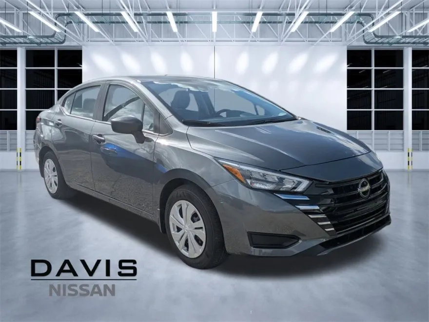 2025 Nissan Versa 1.6 S photo 1