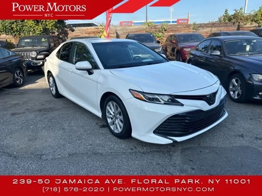 2019 Toyota Camry SE XLE photo 1