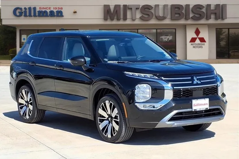 2025 Mitsubishi Outlander SE photo 1