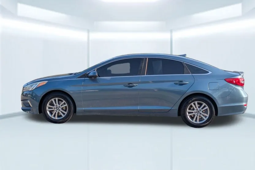 2015 Hyundai Sonata SE photo 1