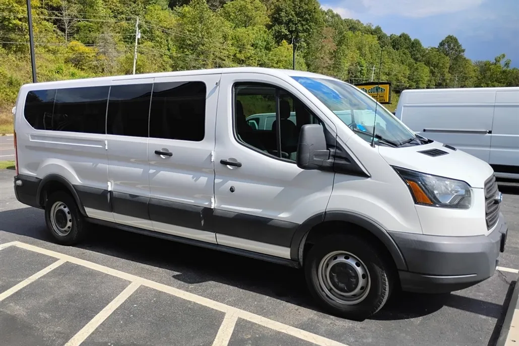 2016 Ford Transit Passenger photo 1