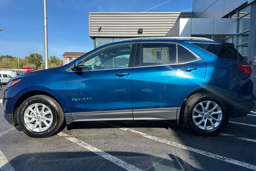 2019 Chevrolet Equinox LT photo 1