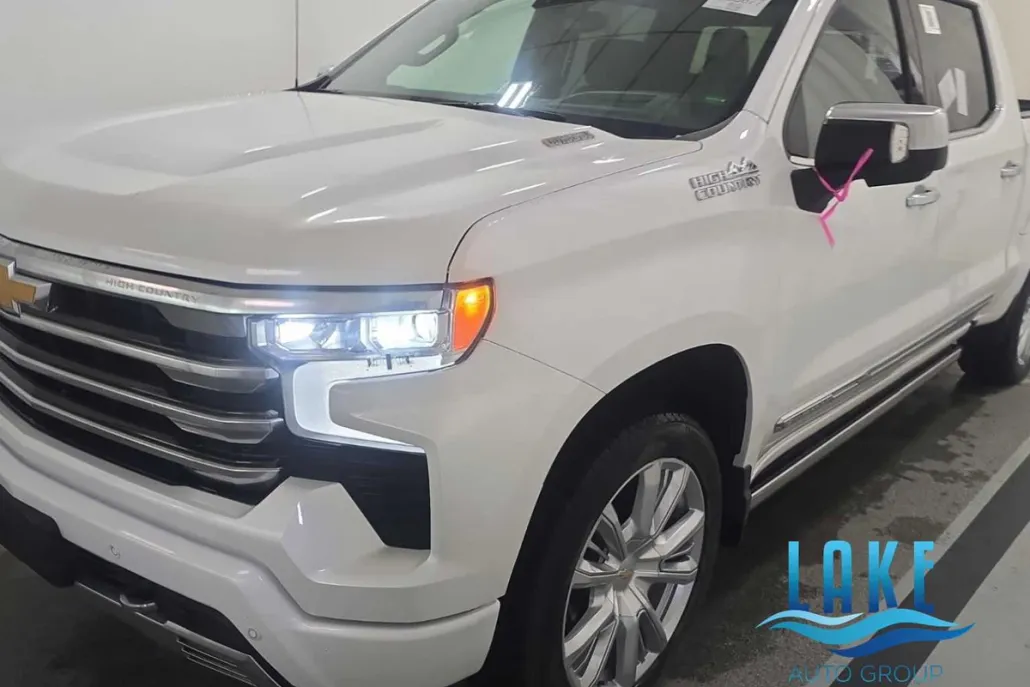 2024 Chevrolet Silverado 1500 High Country photo 1