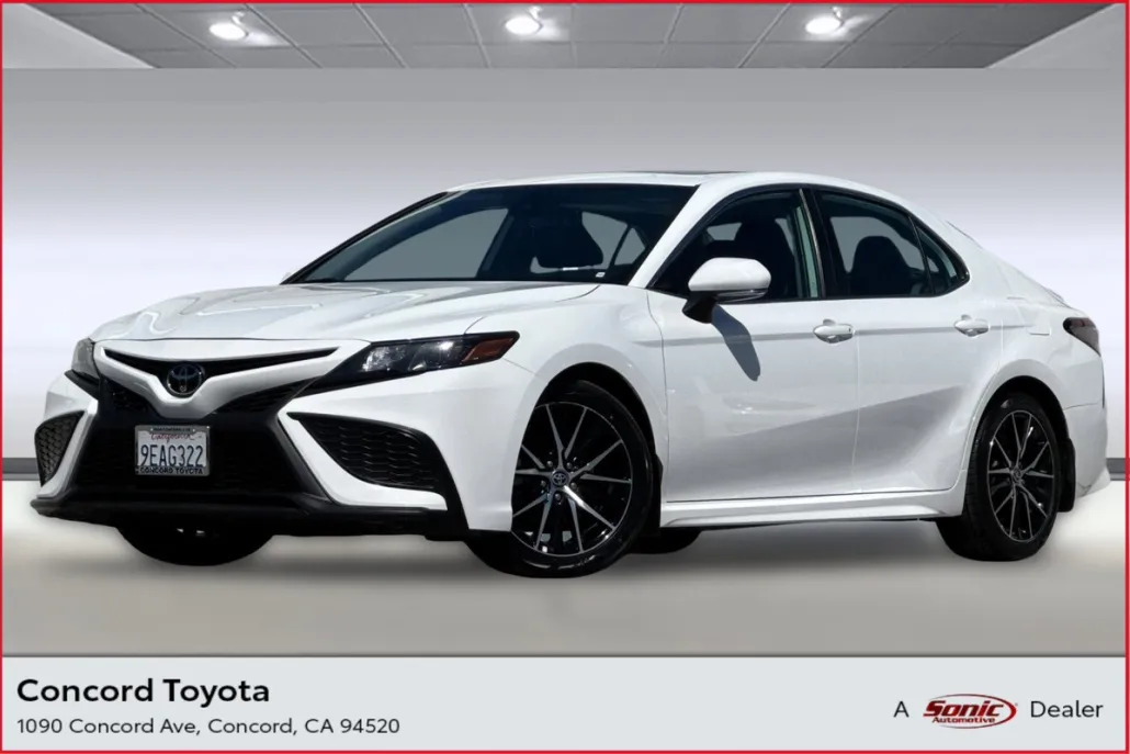 2023 Toyota Camry SE photo 1