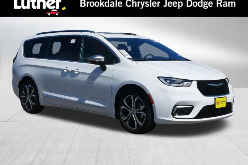 2026 Chrysler Pacifica Pinnacle photo 1