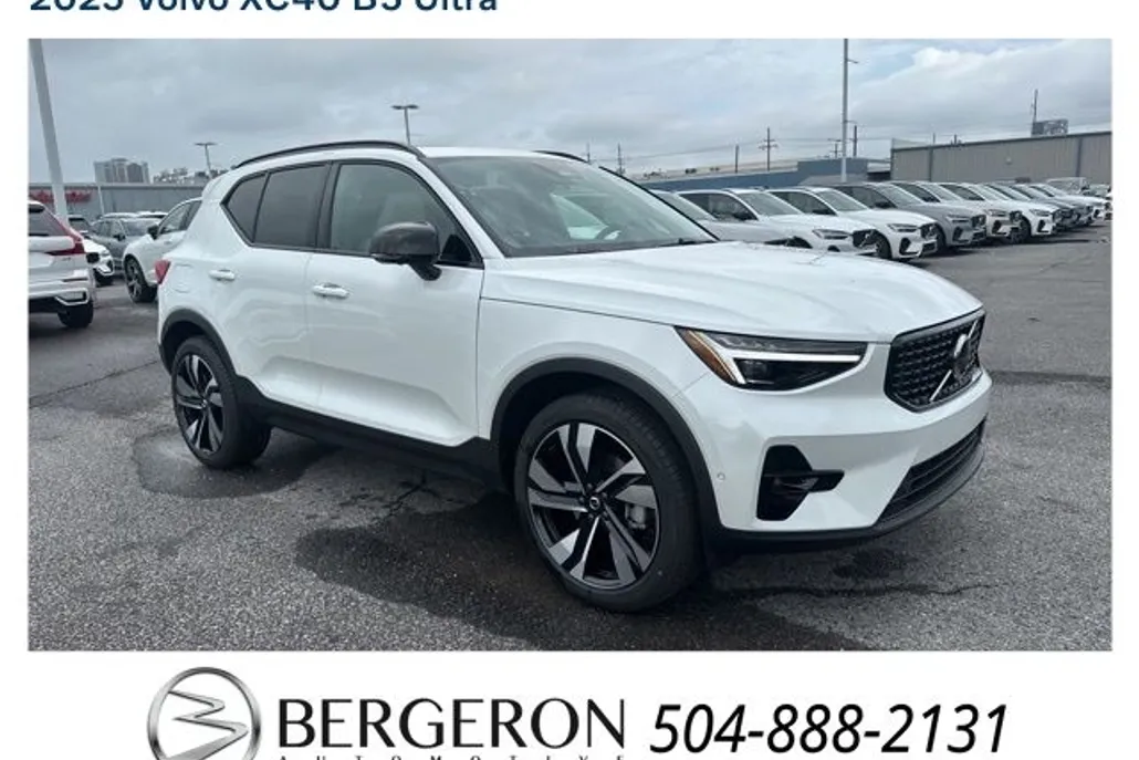 2025 Volvo XC40 photo 1