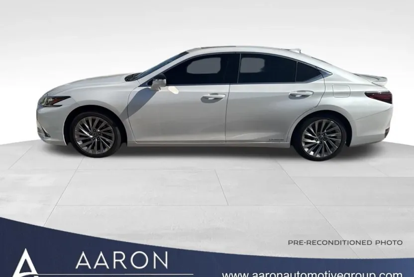2022 Lexus ES 300h Luxury photo 1