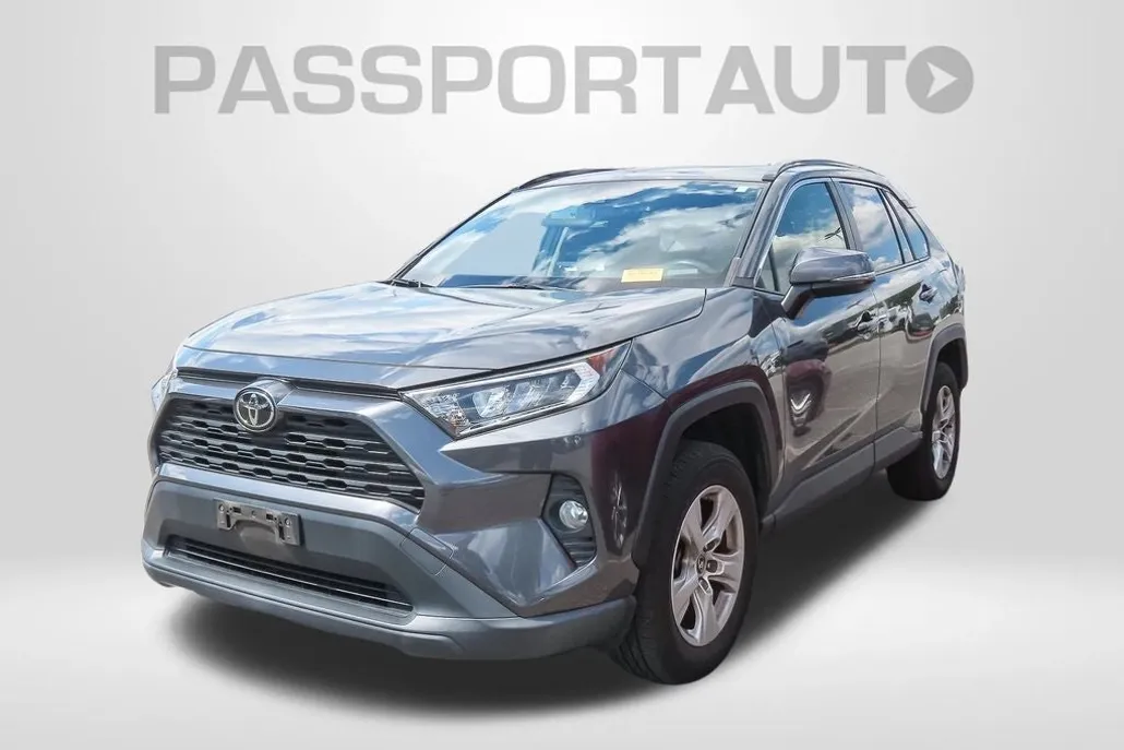 2019 Toyota RAV4 XLE photo 1