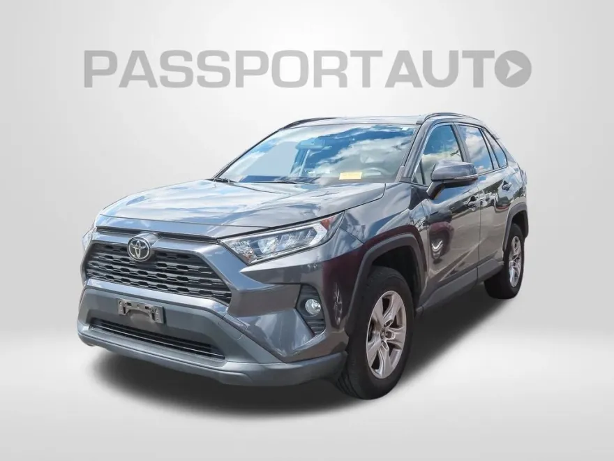 2019 Toyota RAV4 XLE photo 1