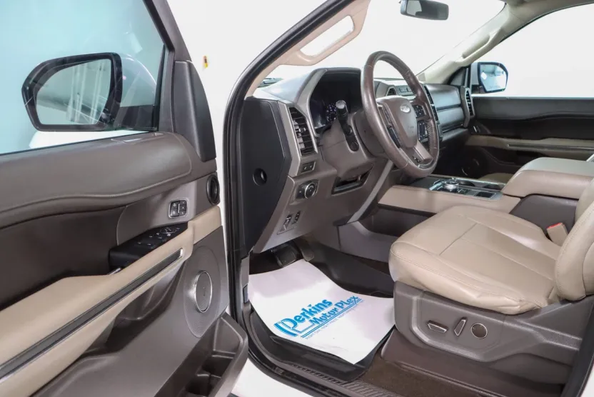 2019 Ford Expedition XLT photo 1