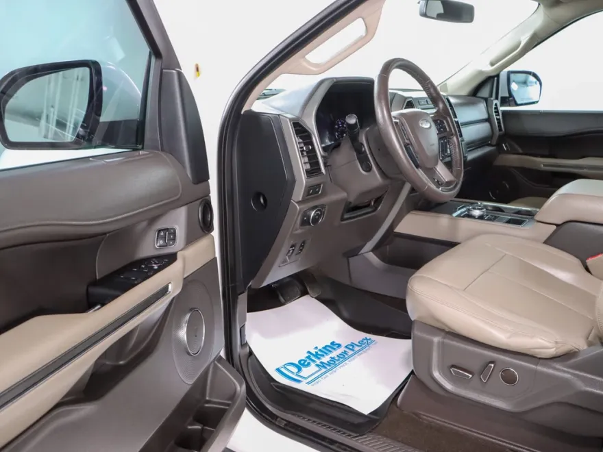 2019 Ford Expedition XLT photo 1