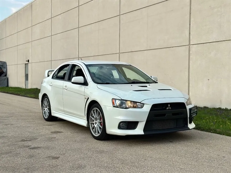 2010 Mitsubishi Lancer Evolution GSR photo 3