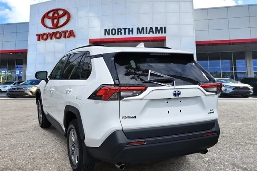 2024 Toyota RAV4 Hybrid LE photo 1