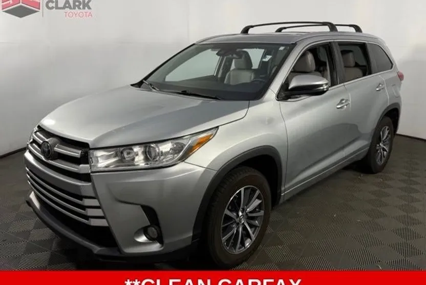 2017 Toyota Highlander XLE photo 1