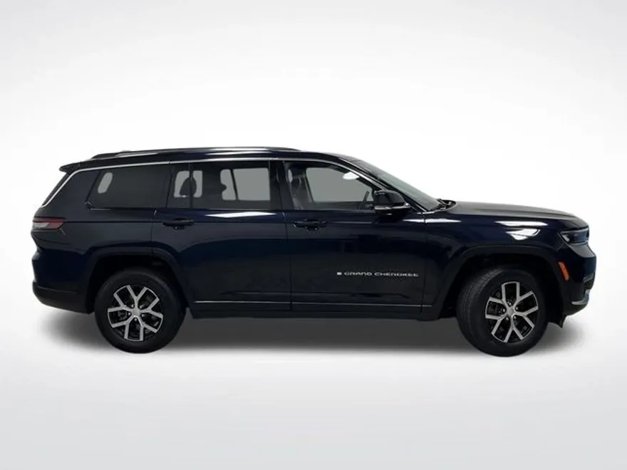 2023 Jeep Grand Cherokee Limited photo 1