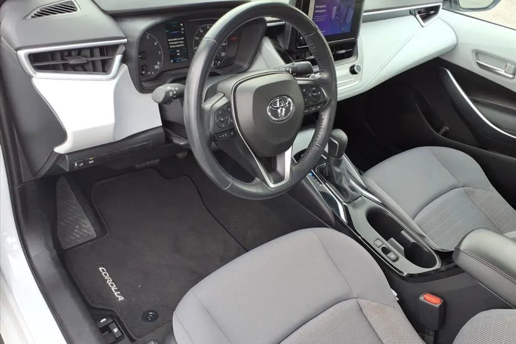 2023 Toyota Corolla SE photo 1
