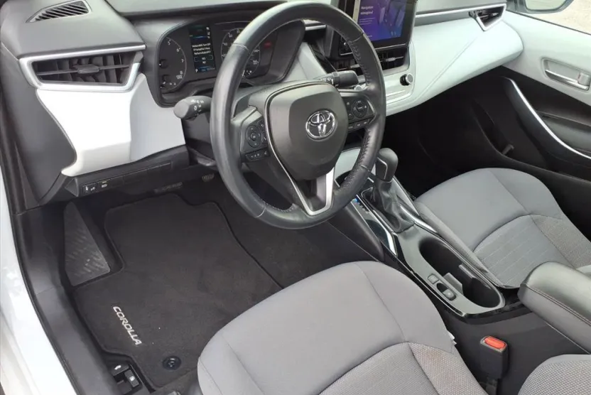 2023 Toyota Corolla SE photo 1