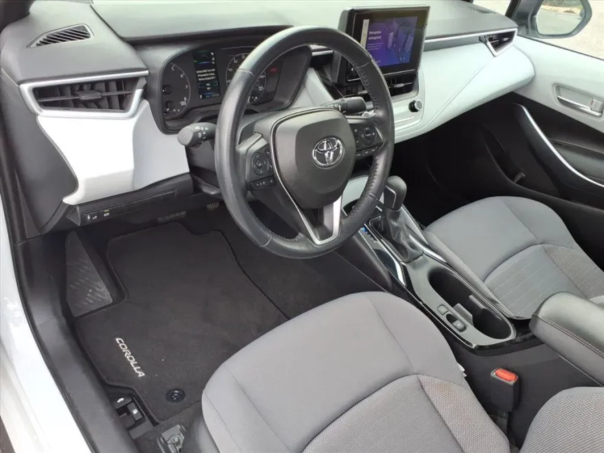 2023 Toyota Corolla SE photo 1