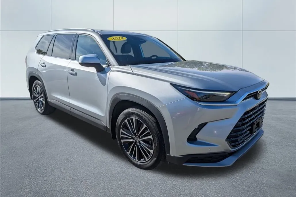 2024 Toyota Highlander Hybrid Platinum photo 1