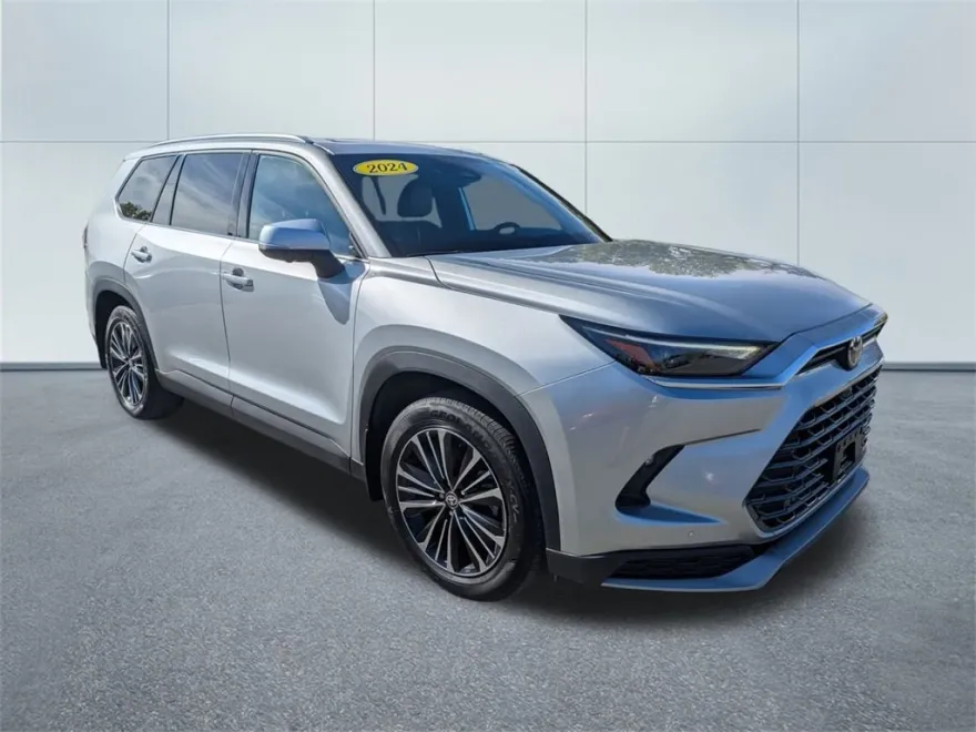 2024 Toyota Highlander Hybrid Platinum photo 1