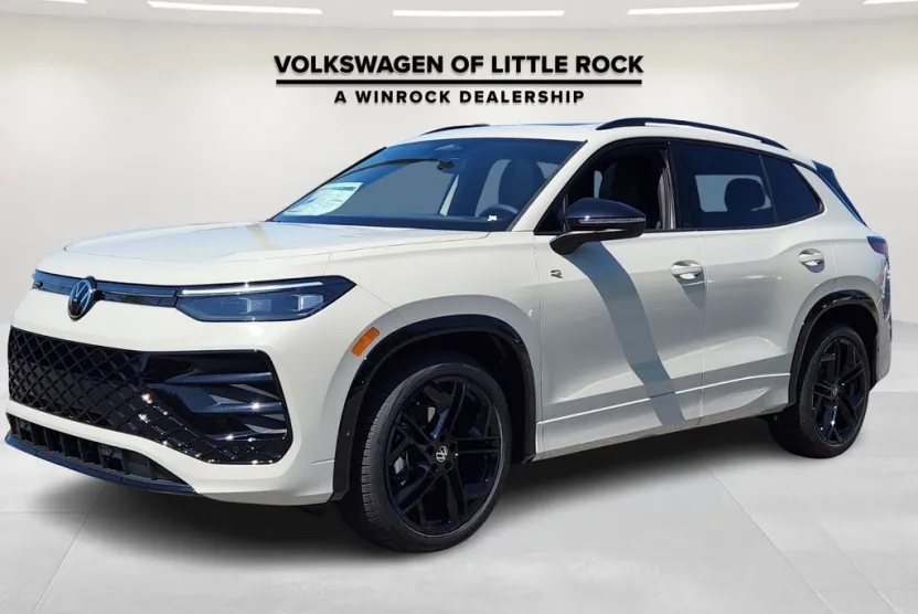 2025 Volkswagen Tiguan SE R-Line Black photo 1