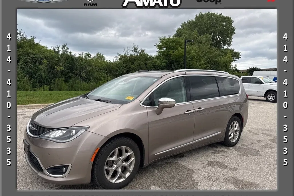2017 Chrysler Pacifica Limited photo 1