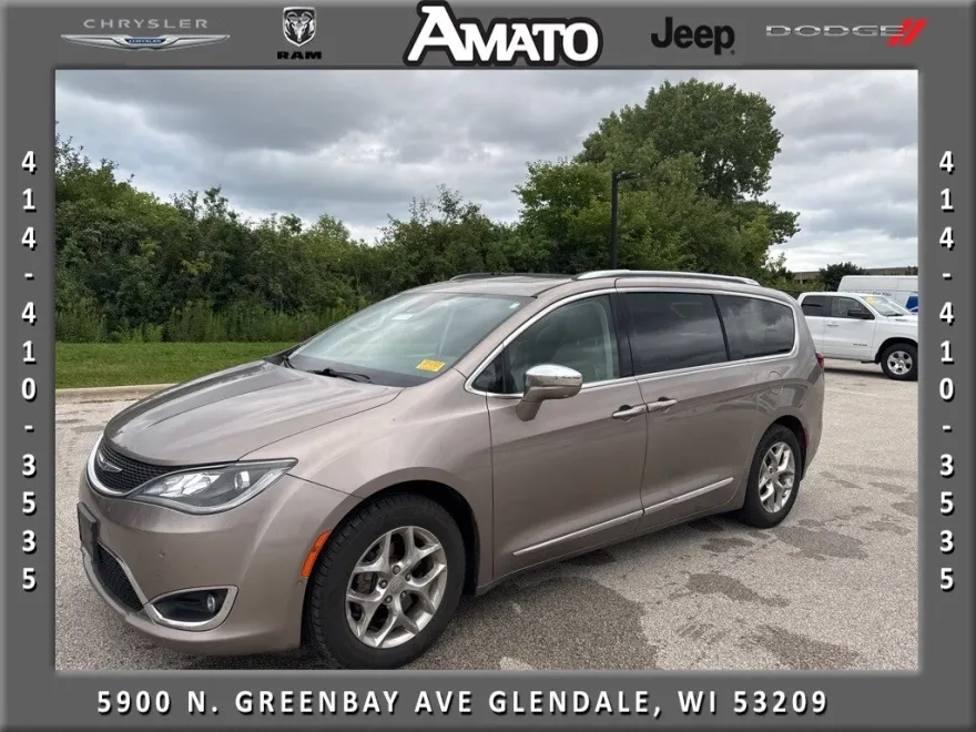 2017 Chrysler Pacifica Limited photo 1