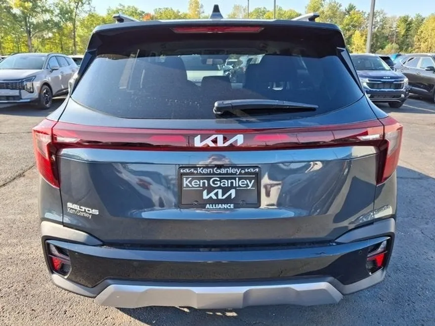 2026 Kia Seltos EX photo 1