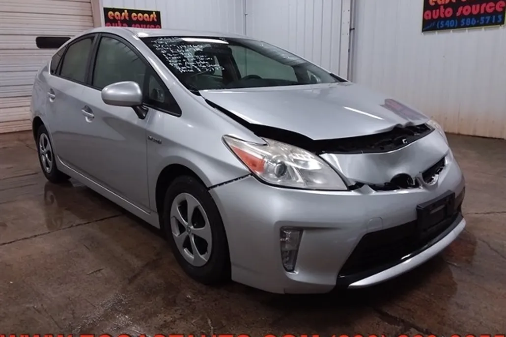2015 Toyota Prius Two photo 1