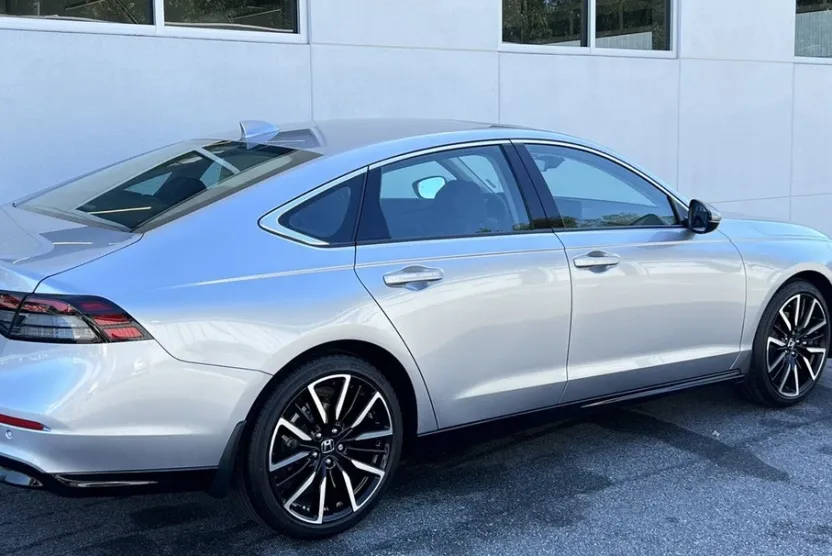 2025 Honda Accord Hybrid Touring photo 1
