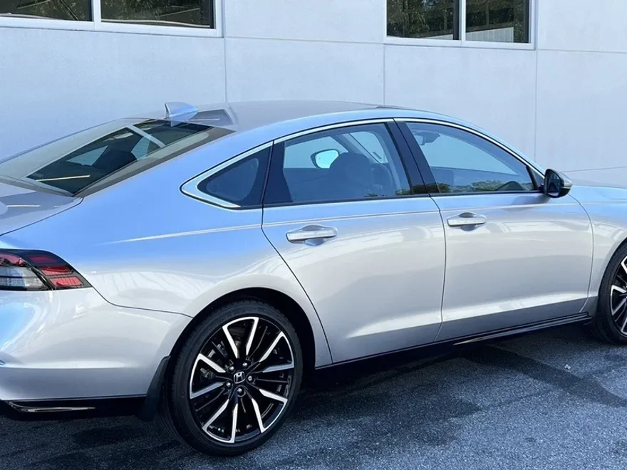 2025 Honda Accord Hybrid Touring photo 1