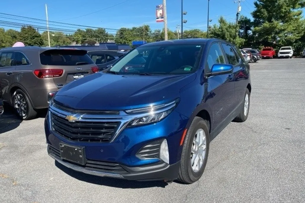 2022 Chevrolet Equinox LT photo 1