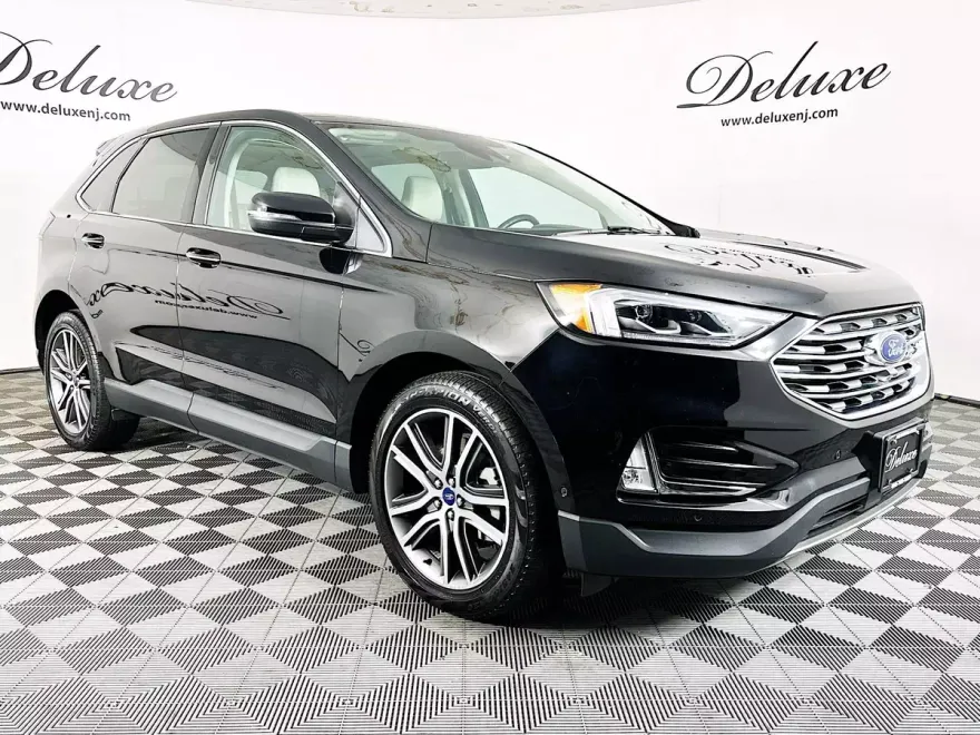 2021 Ford Edge Titanium photo 1