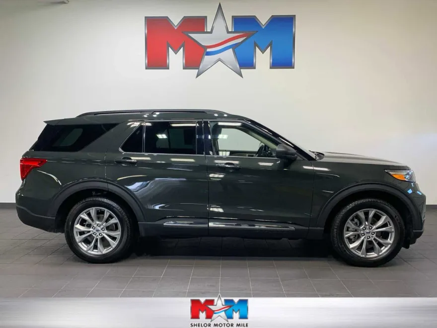 2023 Ford Explorer XLT photo 1