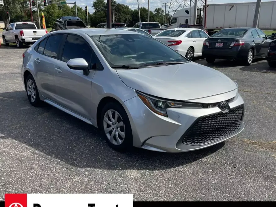2020 Toyota Corolla LE photo 1