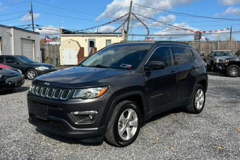 2017 Jeep Compass Latitude photo 1