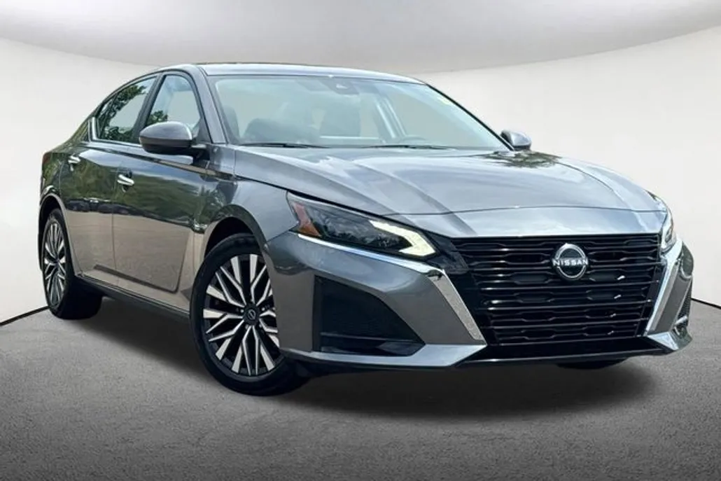 2024 Nissan Altima 2.5 SV photo 1