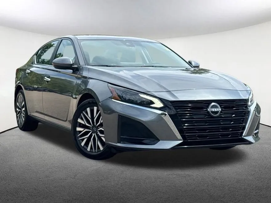 2024 Nissan Altima 2.5 SV photo 1