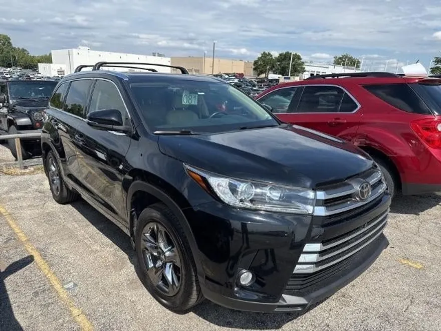 2017 Toyota Highlander Limited photo 1