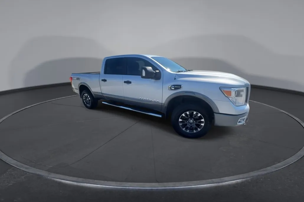 2019 Nissan Titan PRO-4X photo 1