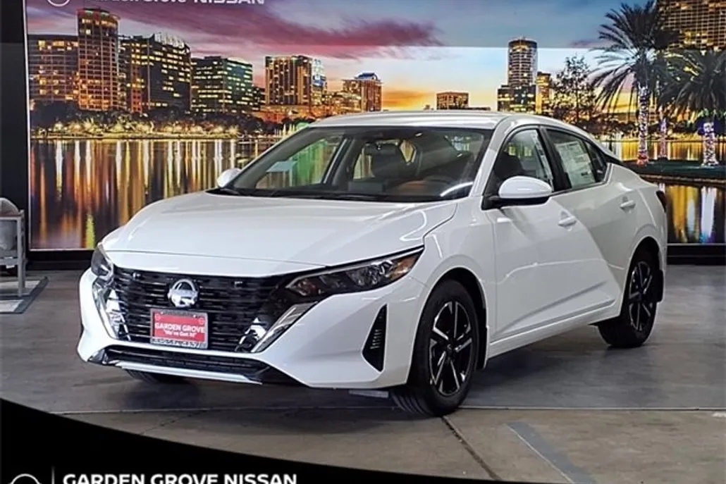 2025 Nissan Sentra SV photo 1