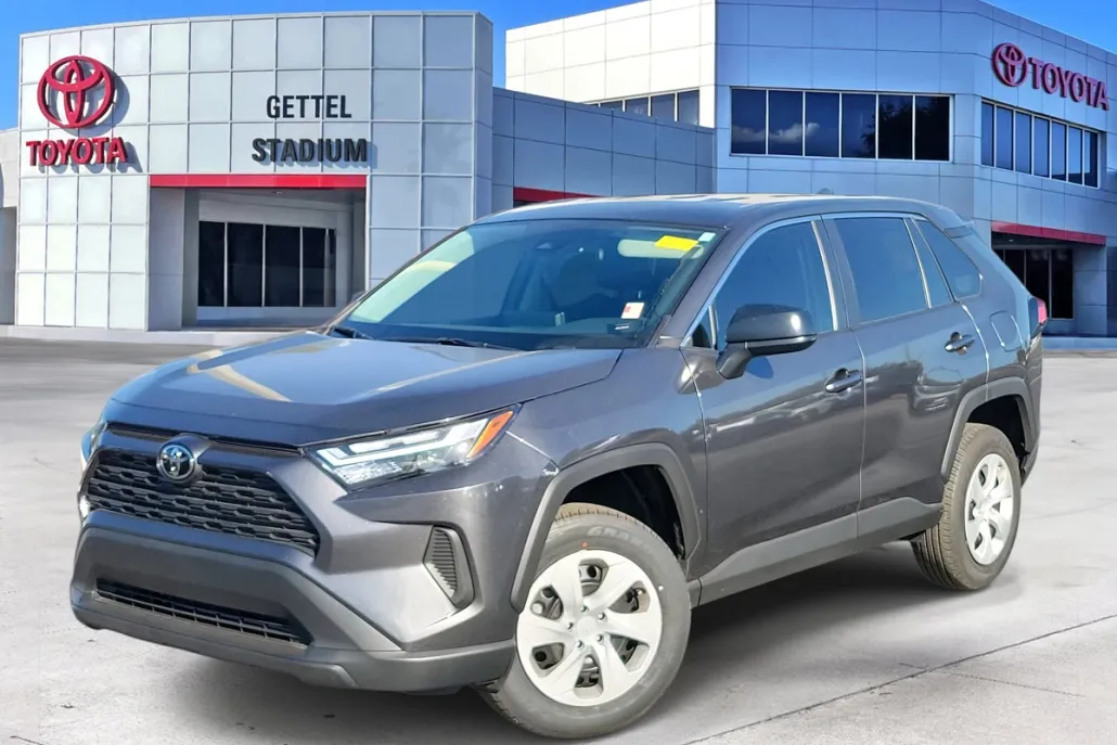 2024 Toyota RAV4 LE photo 1